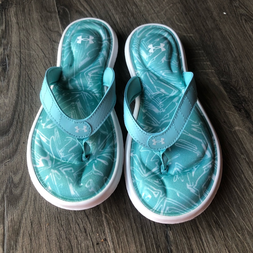 UA women 7 flip flop sandals